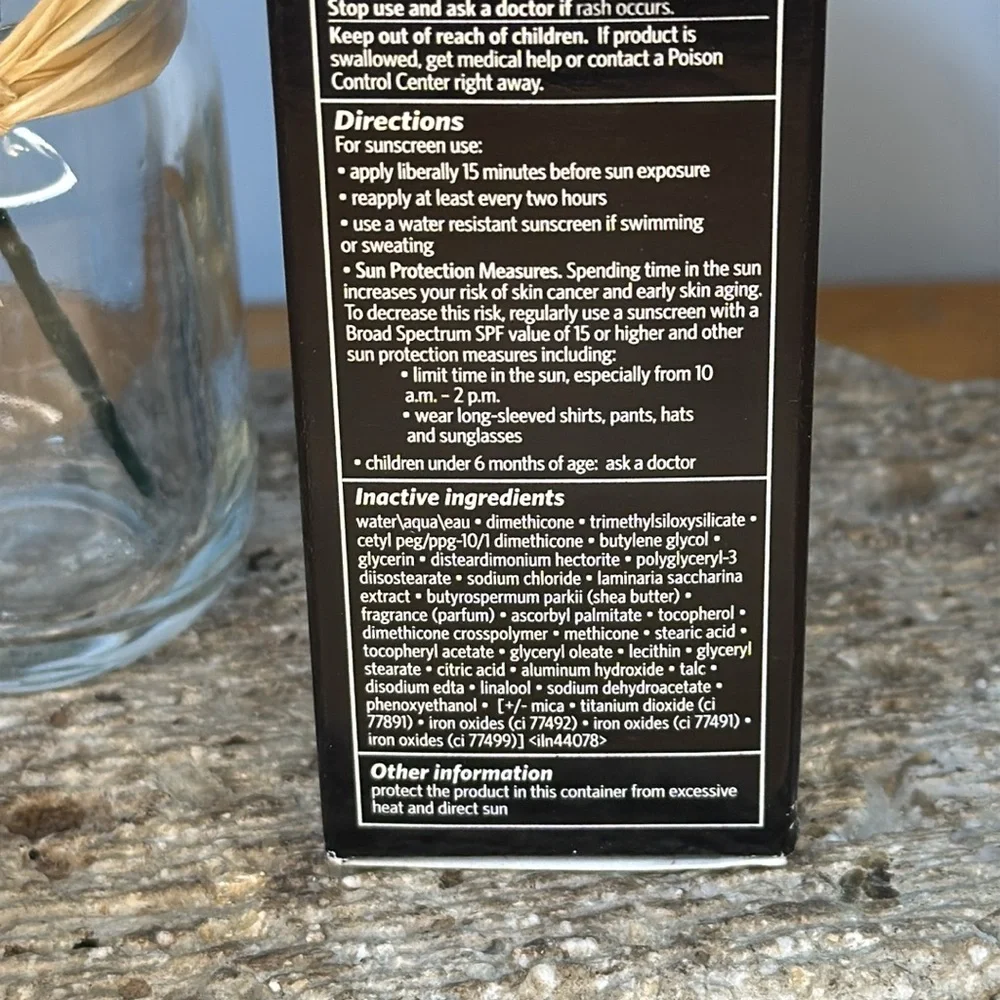 Bobbi Brown Skin Long-Wear Weightless Foundation in Warm Ivory/W-026 SPF‎ 15